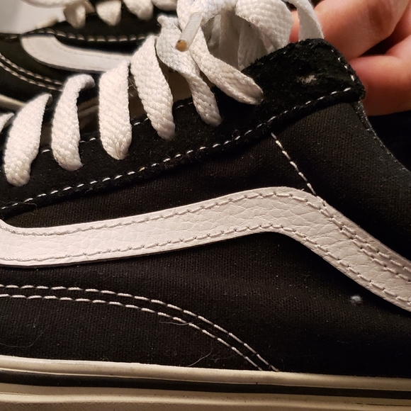 Black and white Vans size 8 woman's,  6.5 men's - Picture 5 of 5